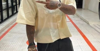 Toxic Crow se le pierde su bolso