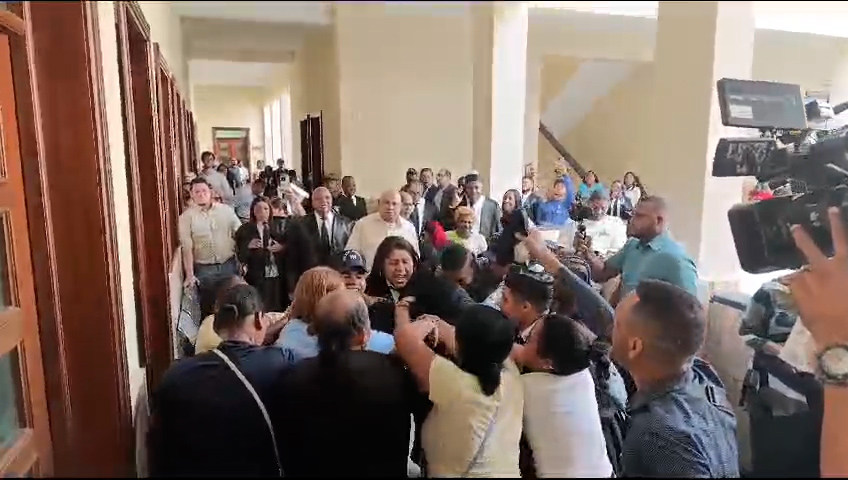 ¡Se armó! Abogadas se enfrentan a golpes en la Fiscalía del Distrito Nacional