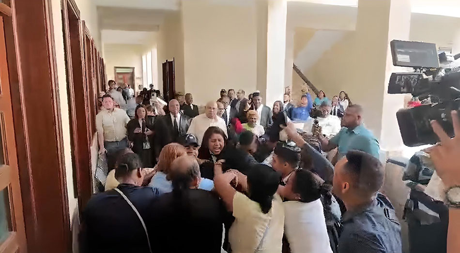 Las abogadas Johanny Linares y Jessenia Pitón