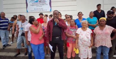 Más de 50 familias protestan ante posible desalojo