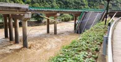 Al menos 11 muertos en derrumbe de puente en el centro de China
