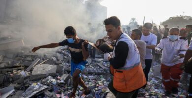 Mueren 25 palestinos tras noche de bombardeos israelíes contra Gaza