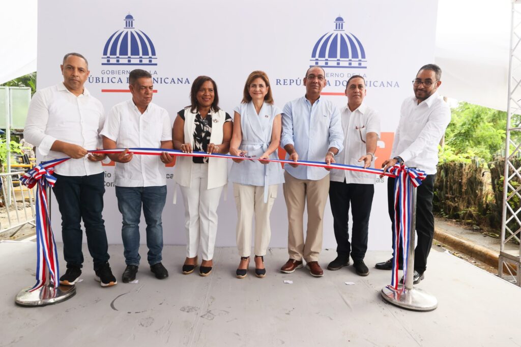 Vicepresidenta inaugura calles del barrio Palmarito en Bonao