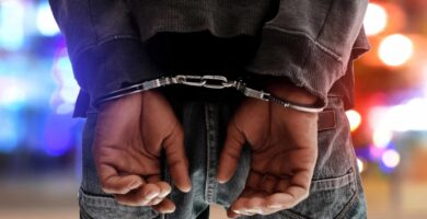 Detienen hombre acusado de estafar personas con más de 500 millones