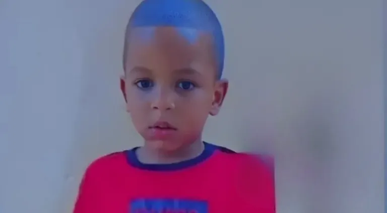 Un niño de 5 años