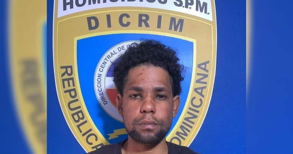 Hombre acusado de homicidio se entrega a la Policía en San Pedro