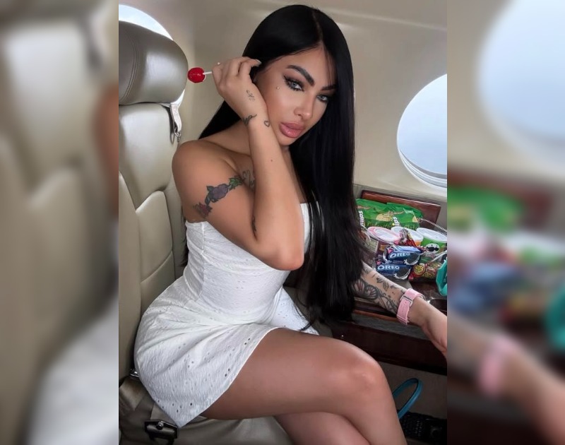 Yailin La Más Viral regala sus botas a fanática en concierto
