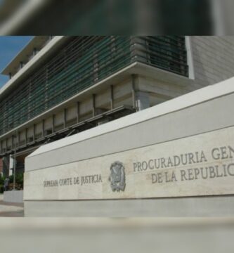 Policías reciben prisión preventiva por muerte de joven en La Romana